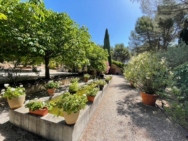 Gardens of Eco-Friendly, Under Ground House in Aix en Provence