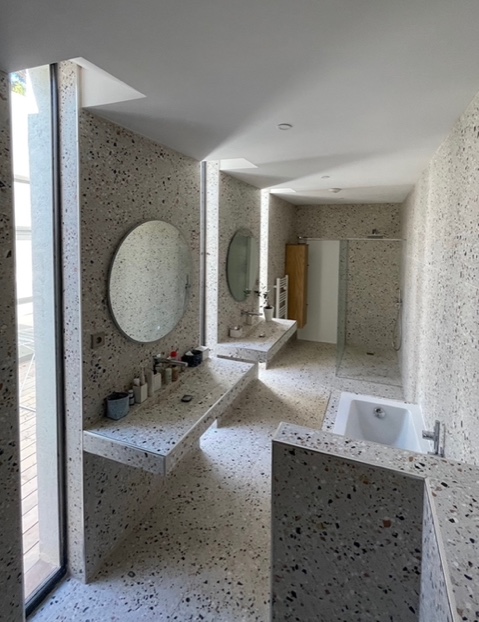 bathroom: Eco-Friendly, Under Ground House in Aix en Provence